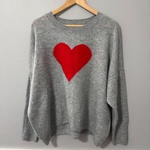 Vince Camuto Light Gray Sweater with Red Heart Size XXL